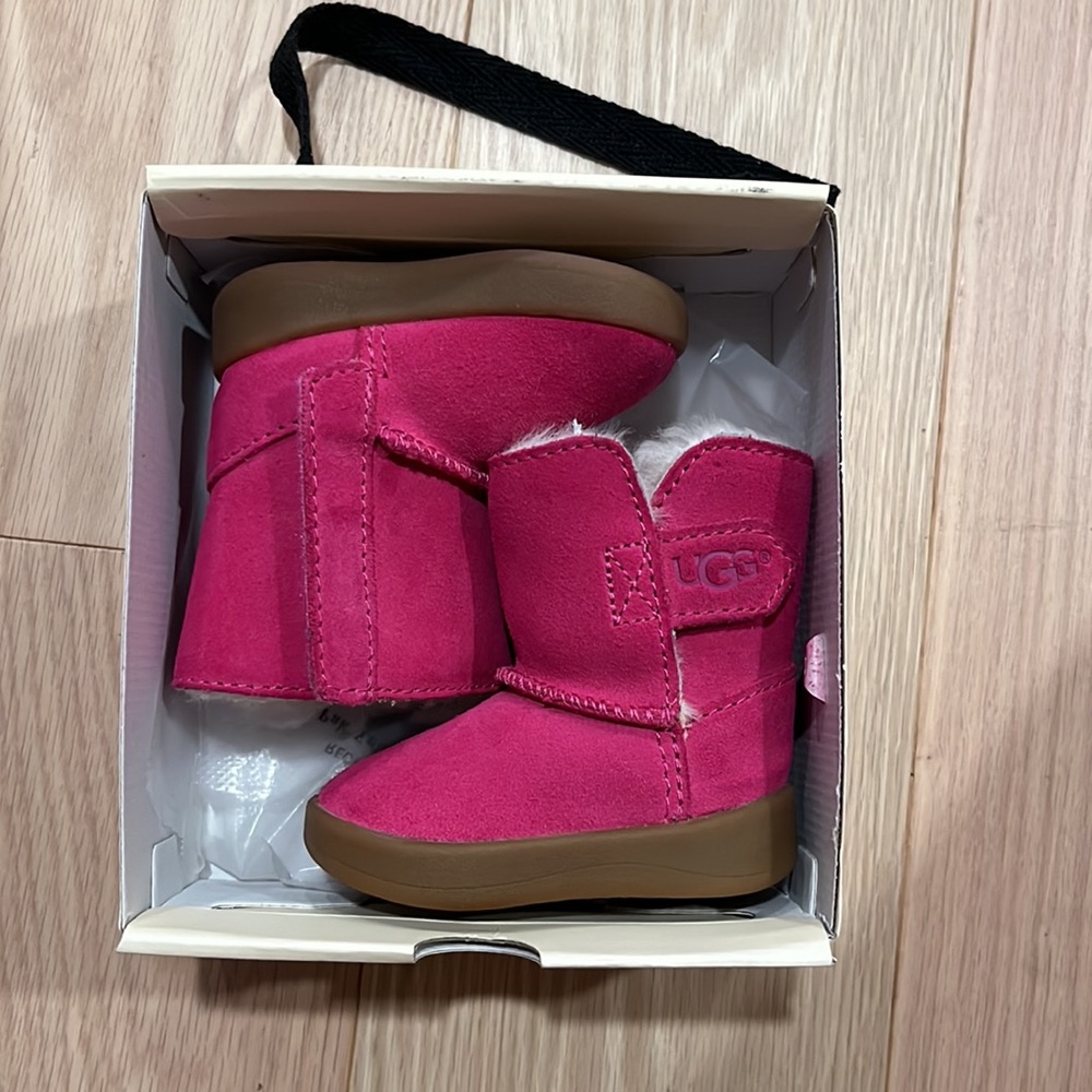 UGG like New boots